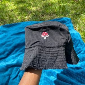 Bucket hat